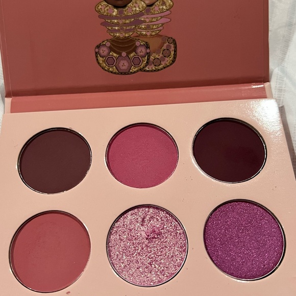 Juvias place eyeshadow - Picture 3 of 3